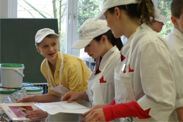 Rozwój umiejętności budowania własnego autorytetu, pozycji specjalisty i lidera w zespole produkcyjnym