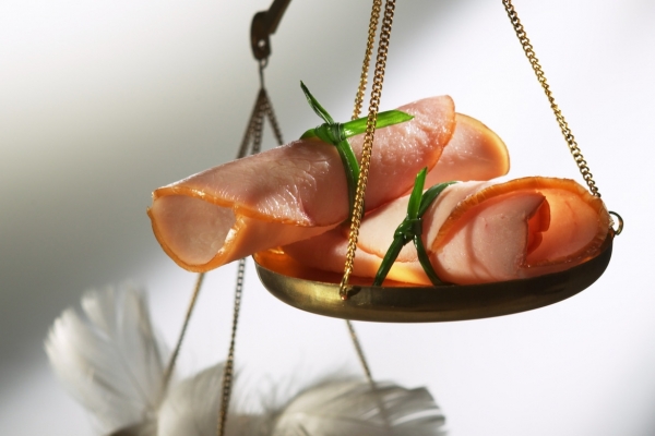 Znakowanie produktów mięsnych ze szczególnym uwzględnieniem substancji dodatkowych, enzymów i aromatów